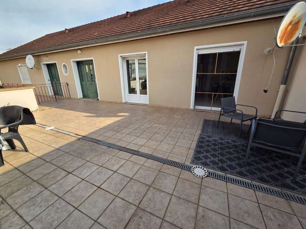 Appartement 180 m² à Le Creusot  - photo 2