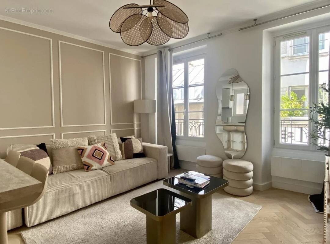 Appartement à PARIS-16E