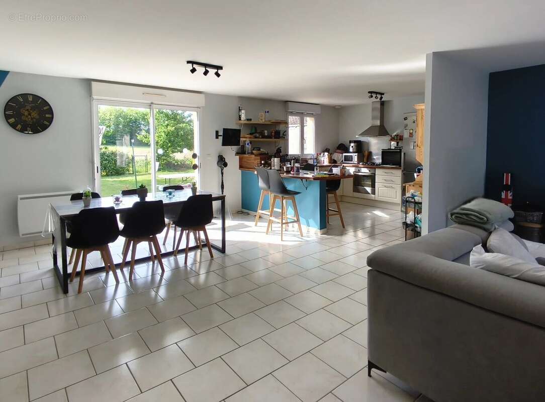 Maison à CELLE-LEVESCAULT