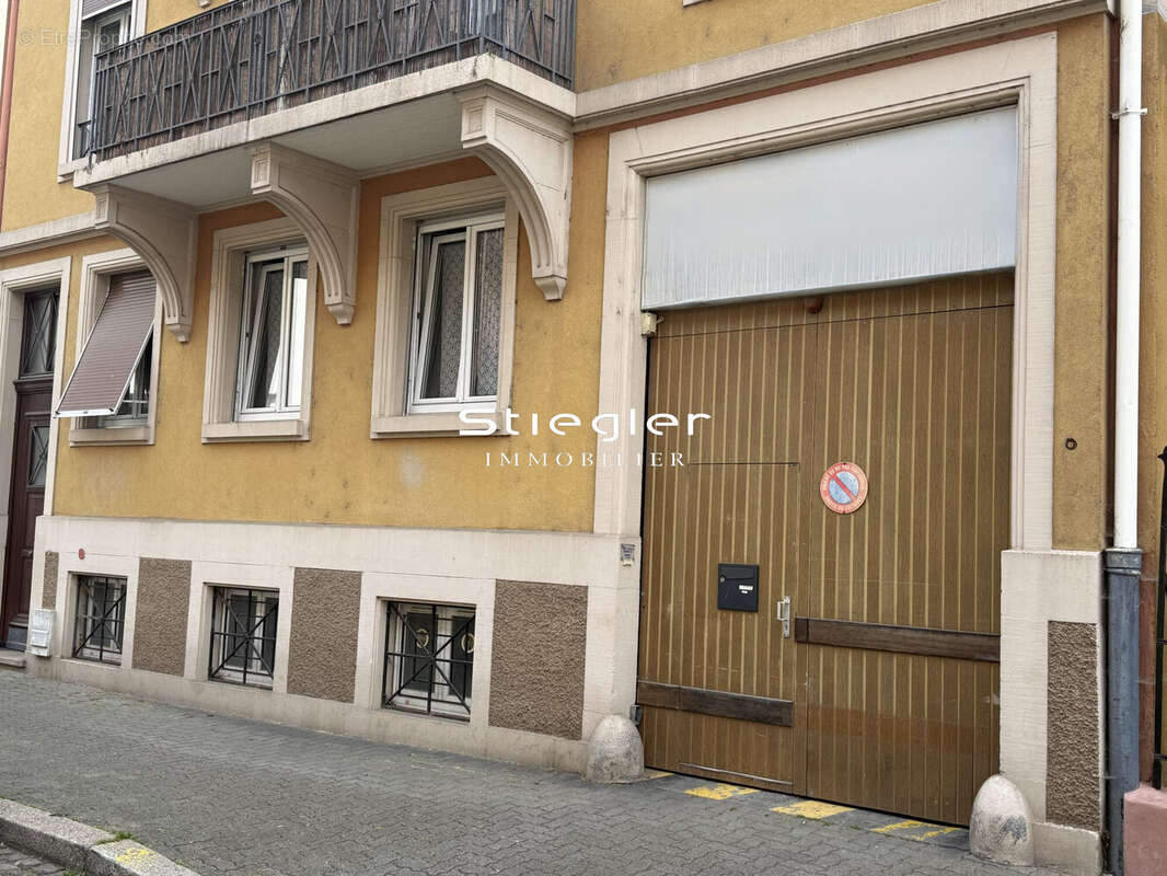 Vue extérieure, côté rue  - Commerce à STRASBOURG