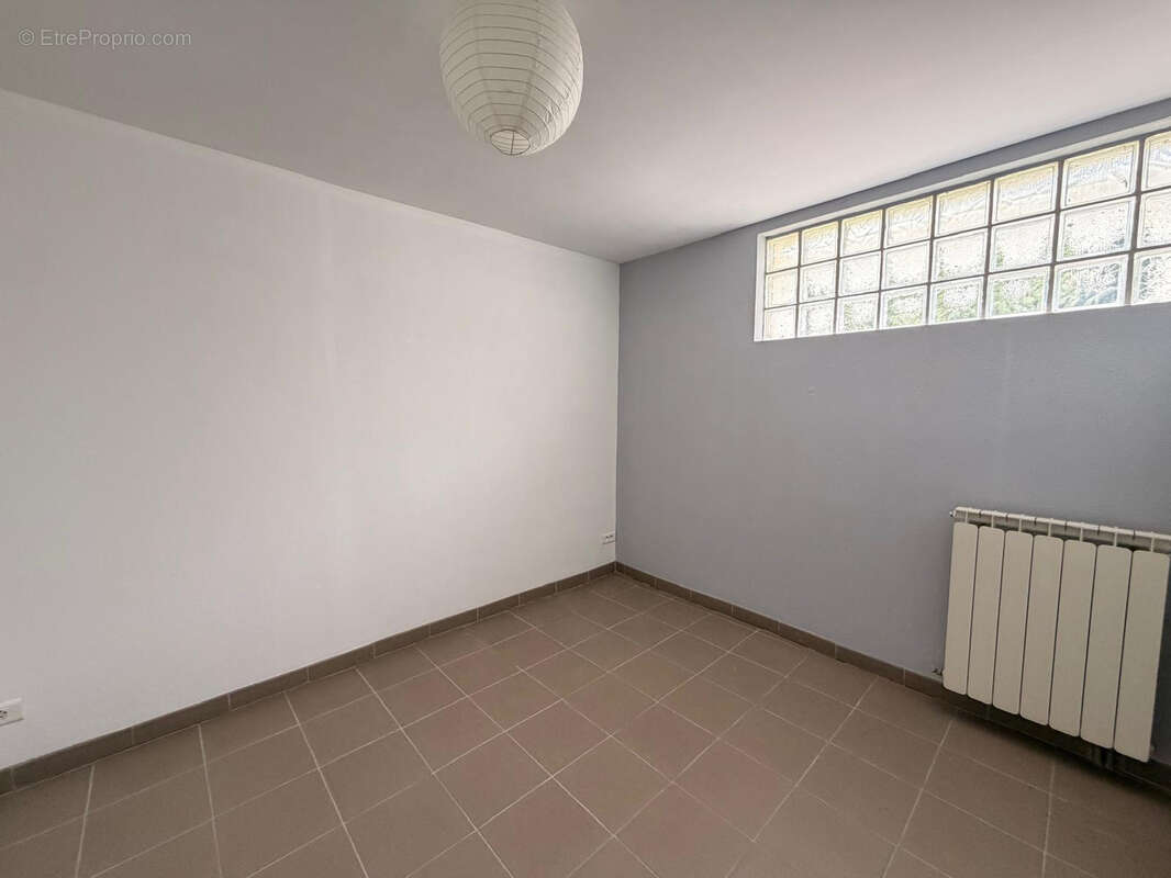 ALES CENTRE VILLE Maison de ville 5 pièces de 88 m2 avec cour de 70 m2 - photo 5