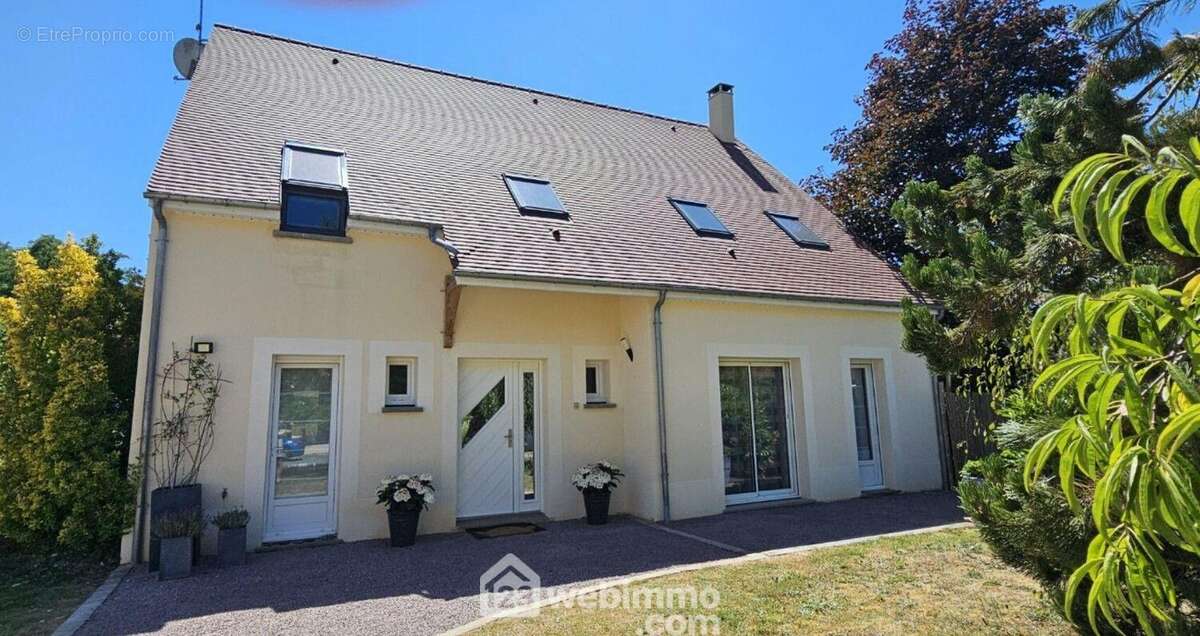 Venez visiter cette belle maison entretenue de 236 m².