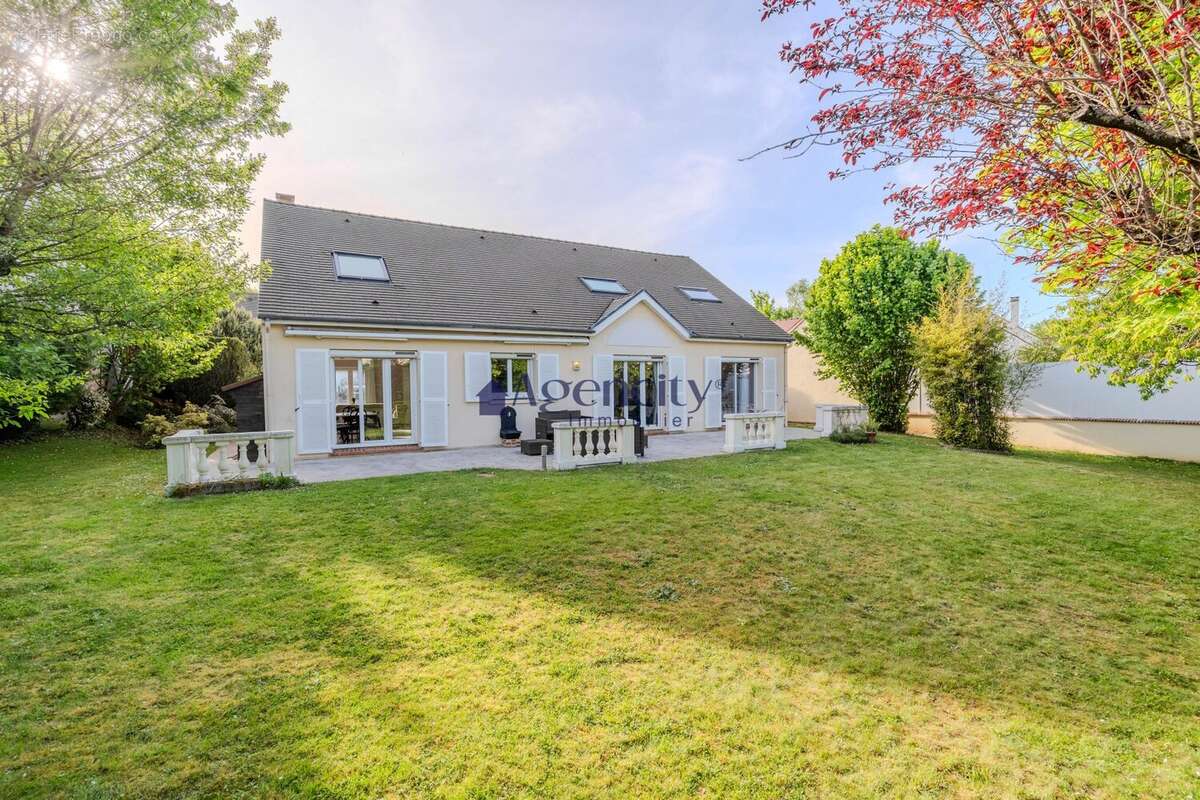 Maison à SAINT-THIBAULT-DES-VIGNES