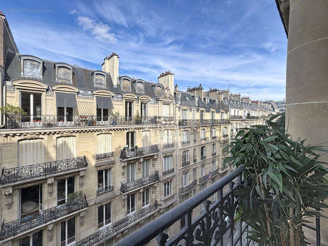 Appartement à PARIS-17E