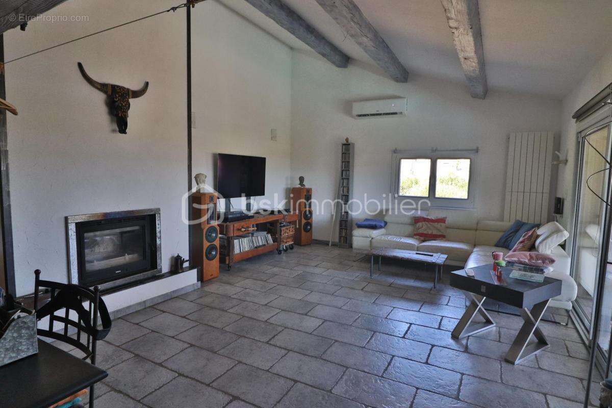 Maison plain-pied de 106m² sur 780m² de terrain avec 3 chambres, garage et piscine - photo 16
