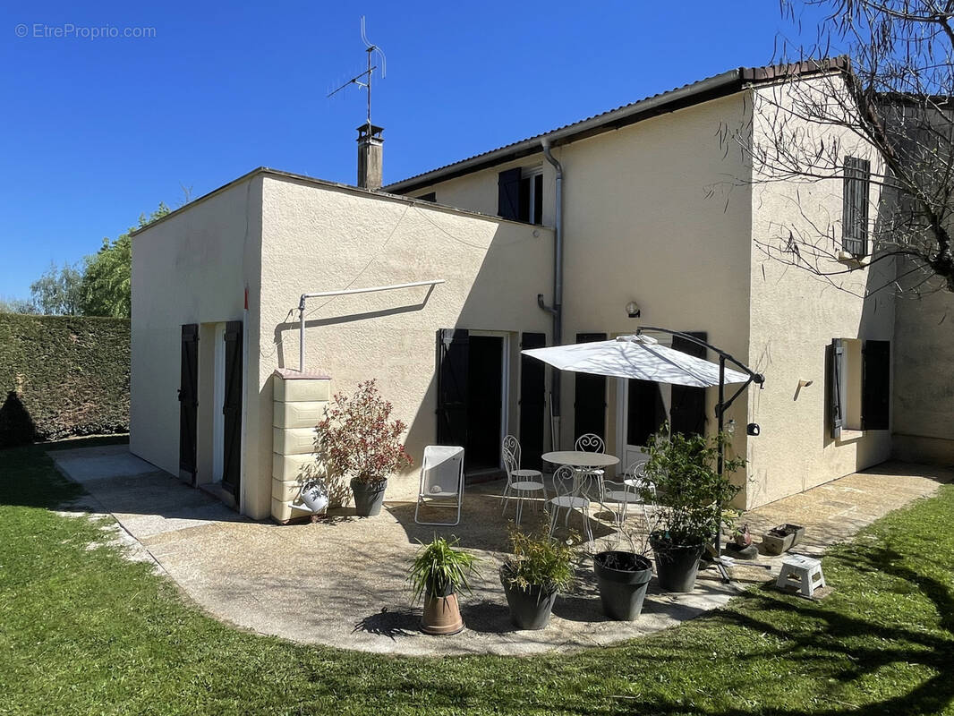 Maison à LIMAS