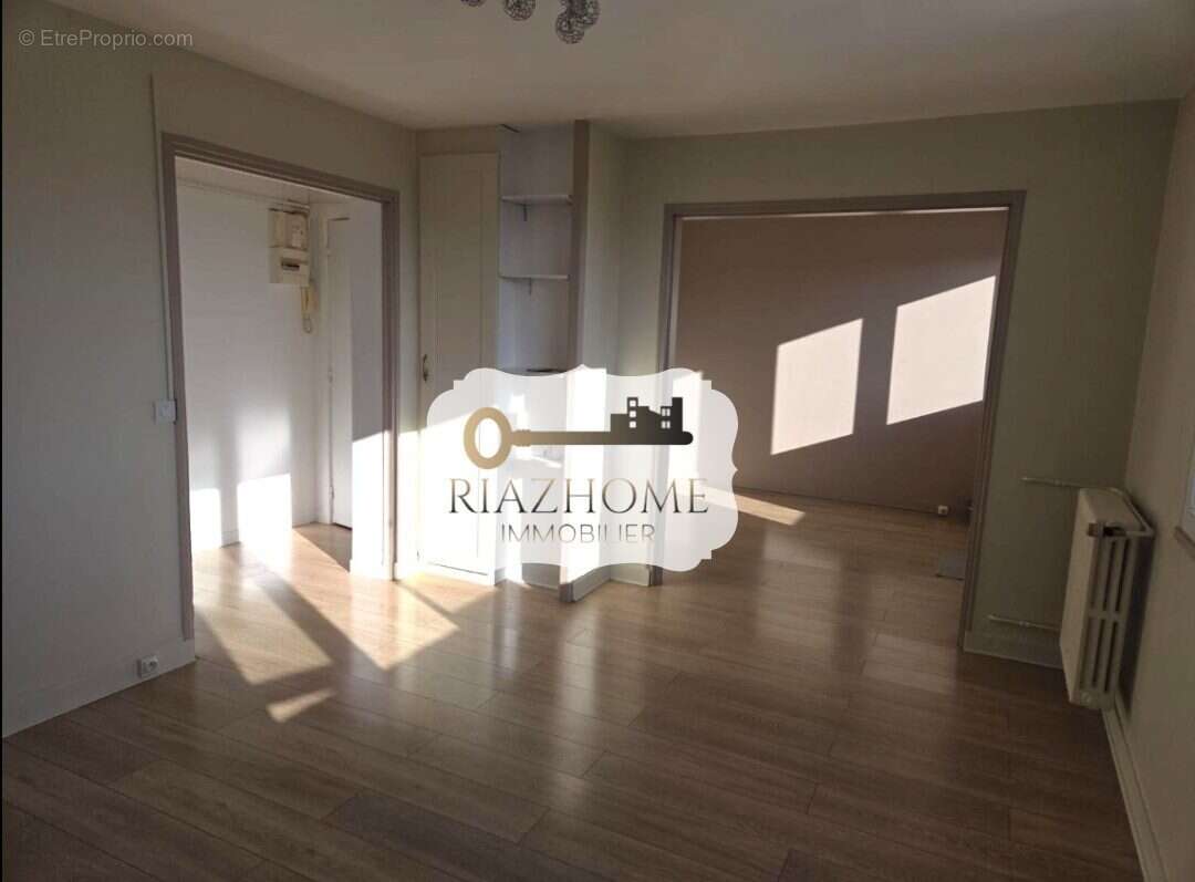 Appartement à LES CLAYES-SOUS-BOIS