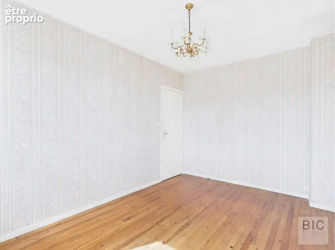 A vendre maison à rafraîchir avec garage, véranda et jardin - photo 11