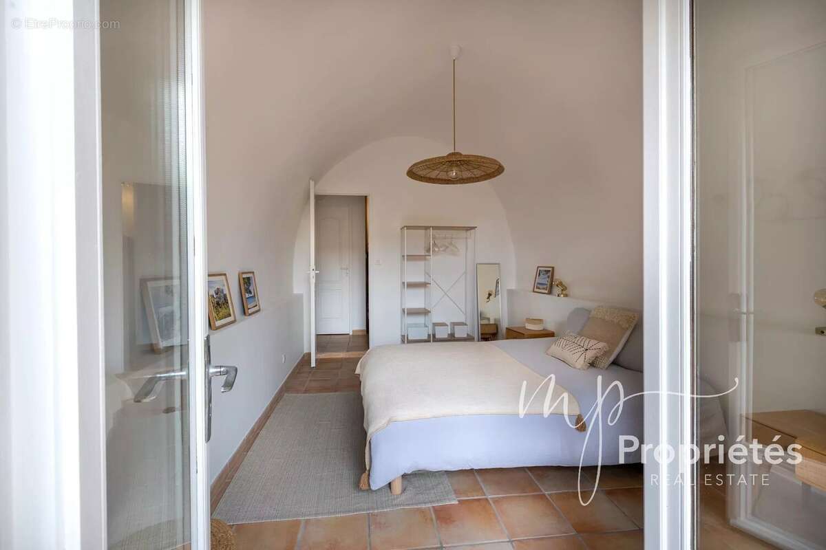 Appartement à BORMES-LES-MIMOSAS