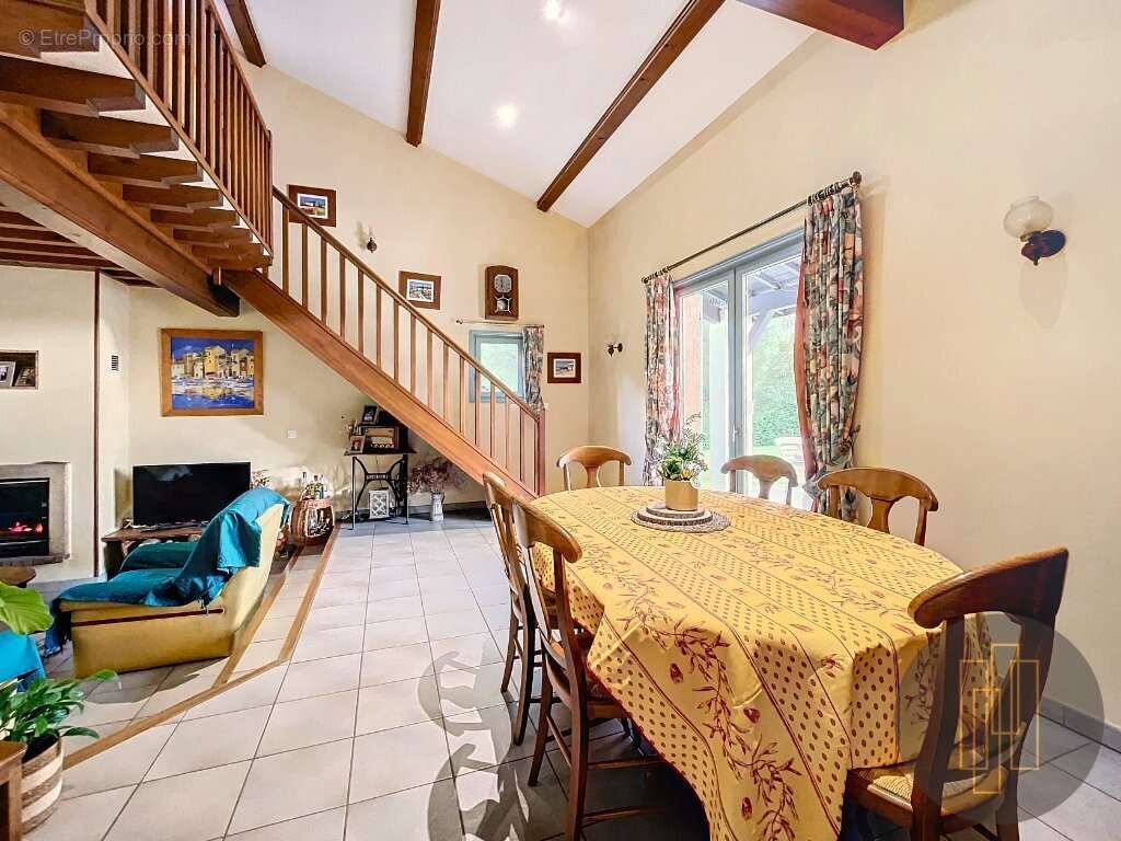 Maison 4 chambres avec dependances - photo 11