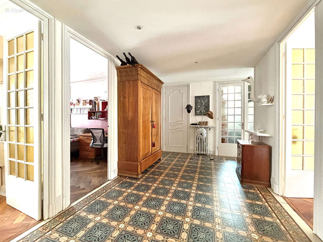 Magnifique appartement haussmannien rénové de 130 m² - photo 2