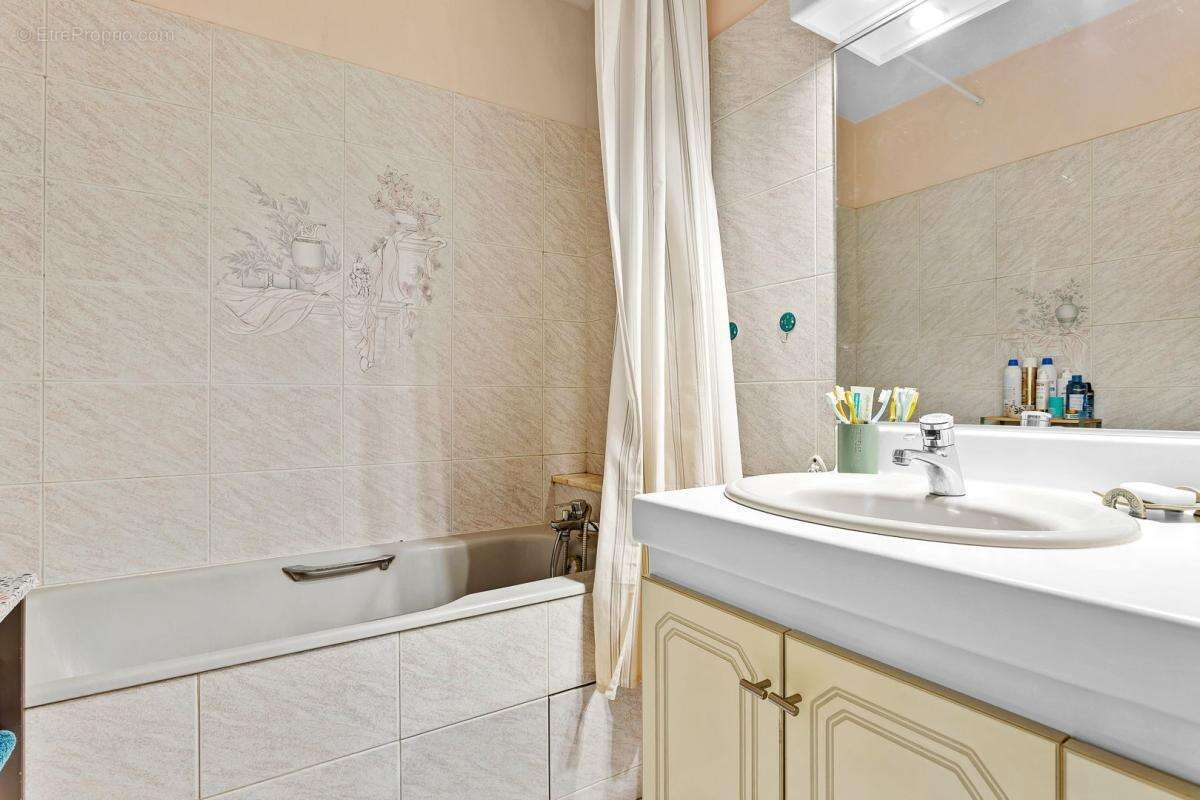 Appartement 4 pièces - 84.89 m² - BALCON - PARKING SOUS-SOL - photo 9