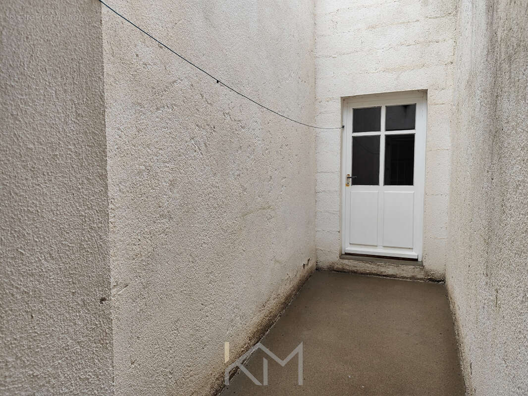 Maison à NIEUIL-L'ESPOIR