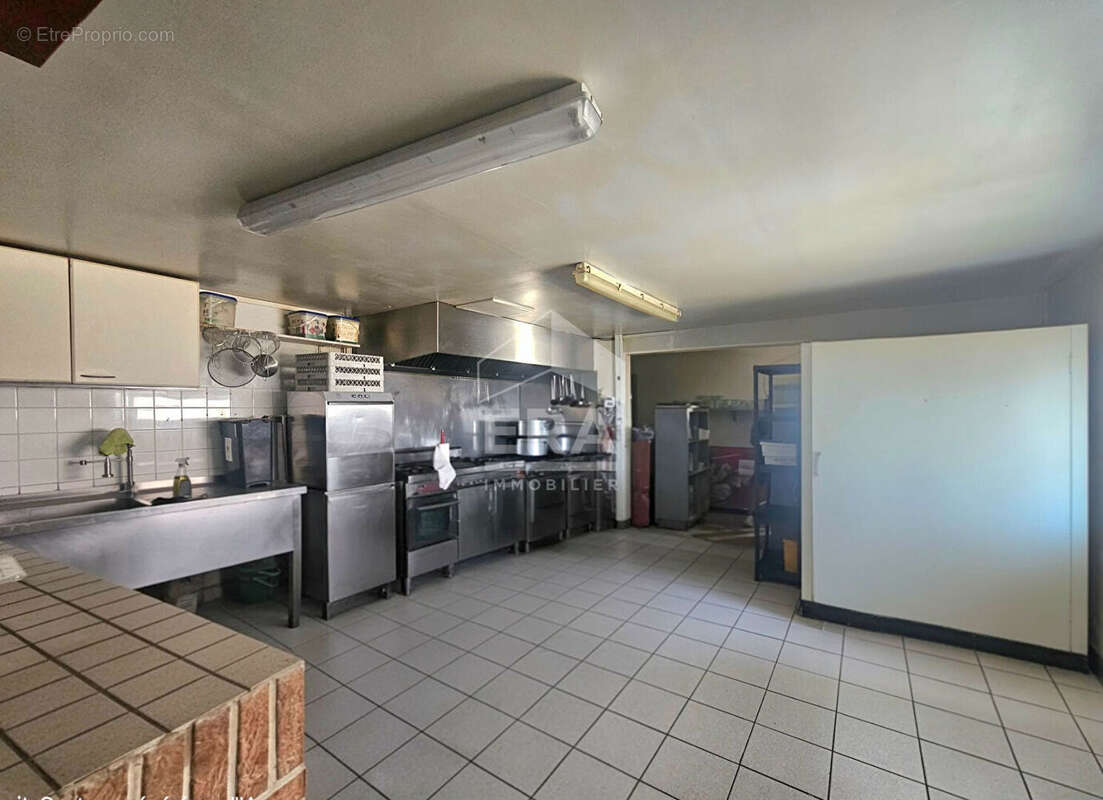 Bâtiment avec étang privé - photo 3