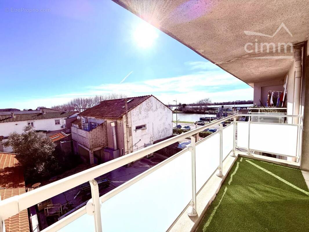 Appartement à PORT-SAINT-LOUIS-DU-RHONE