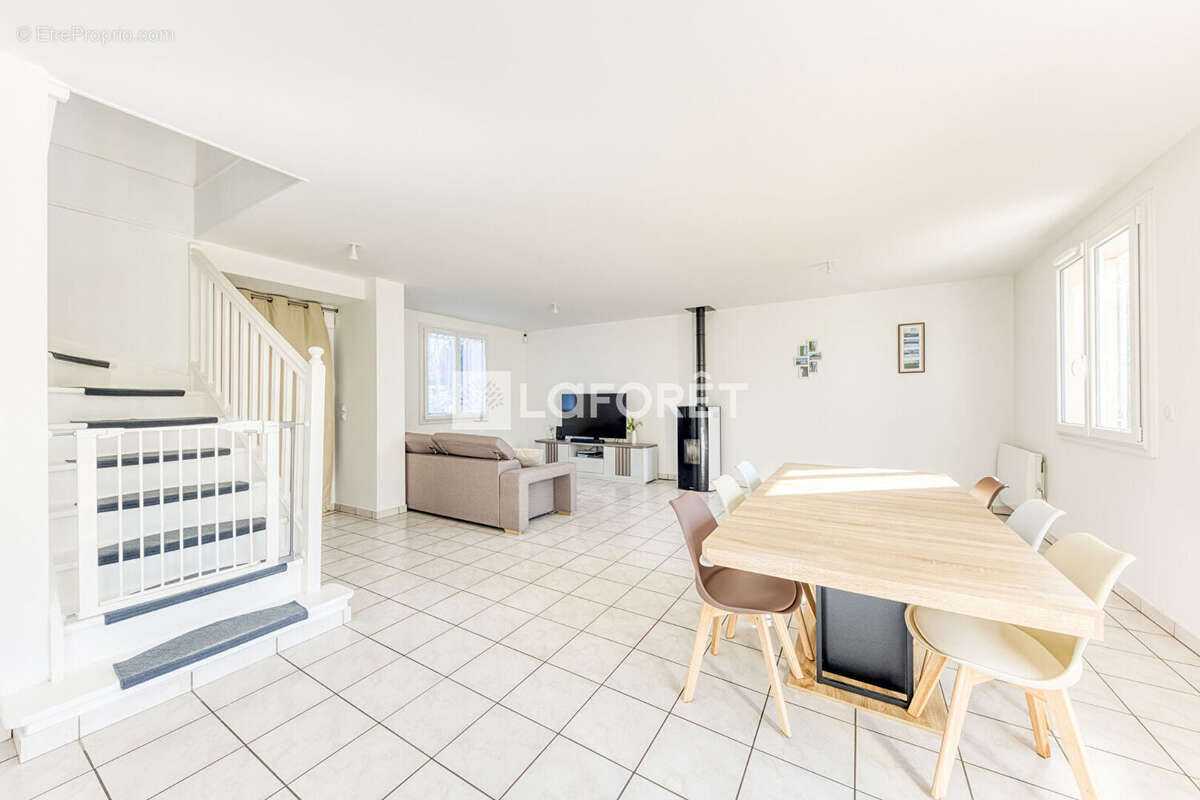 Maison à OZOIR-LA-FERRIERE