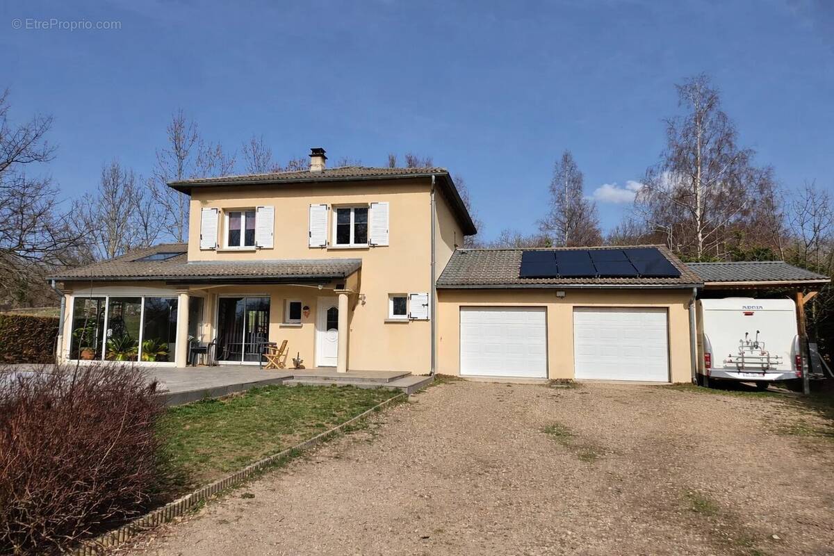 Maison à SAINT-PIERRE-EYNAC