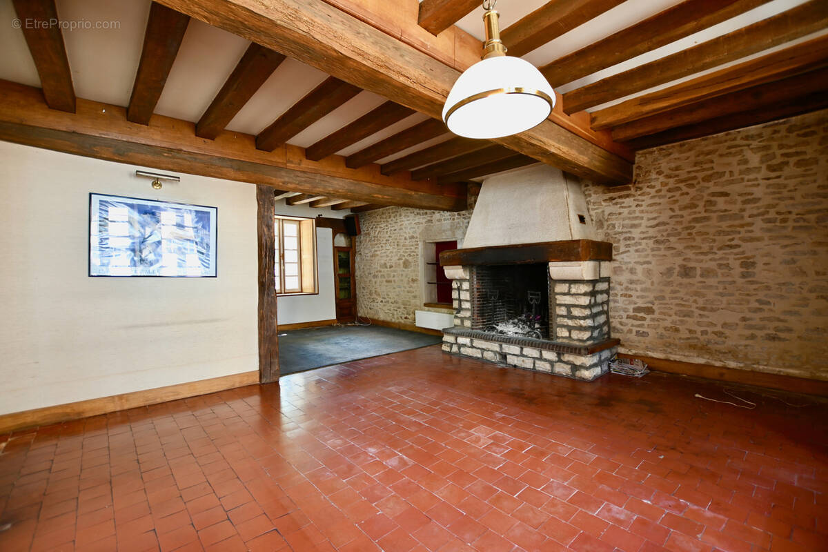 Maison à L'ISLE-SUR-SEREIN