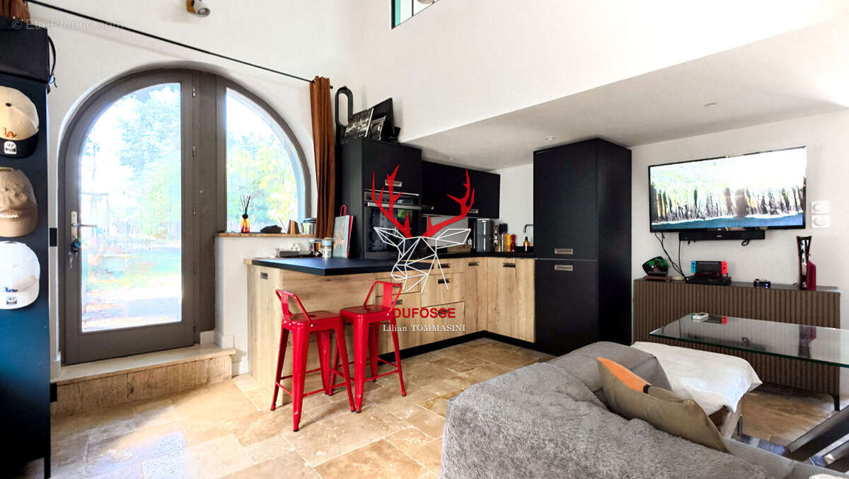 Appartement à LA TOUR-DE-SALVAGNY