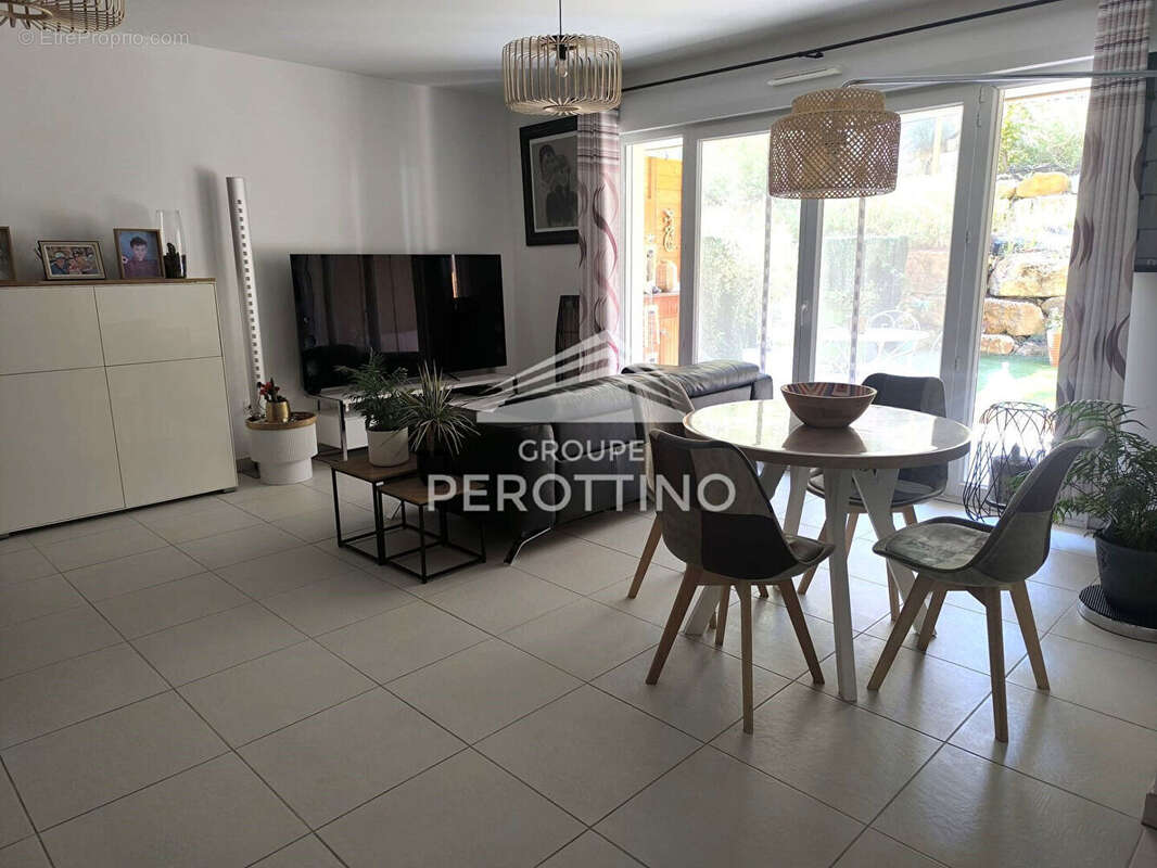 Appartement à PEYNIER