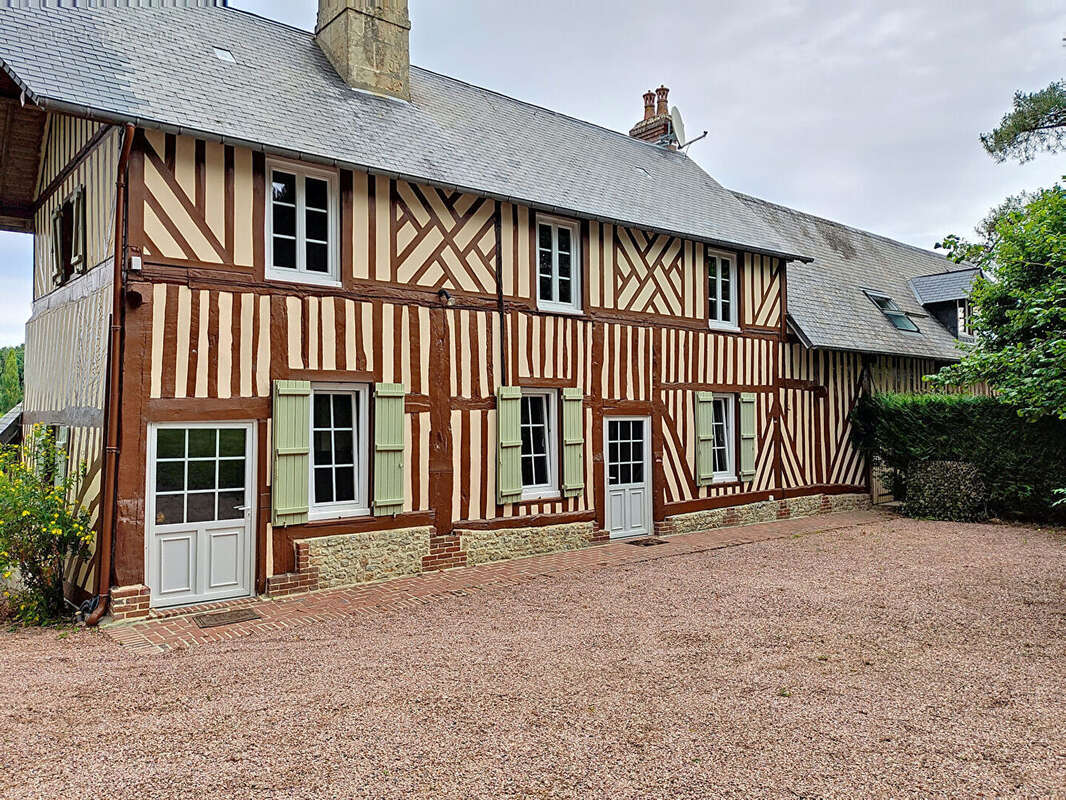 Maison à CRESSEVEUILLE