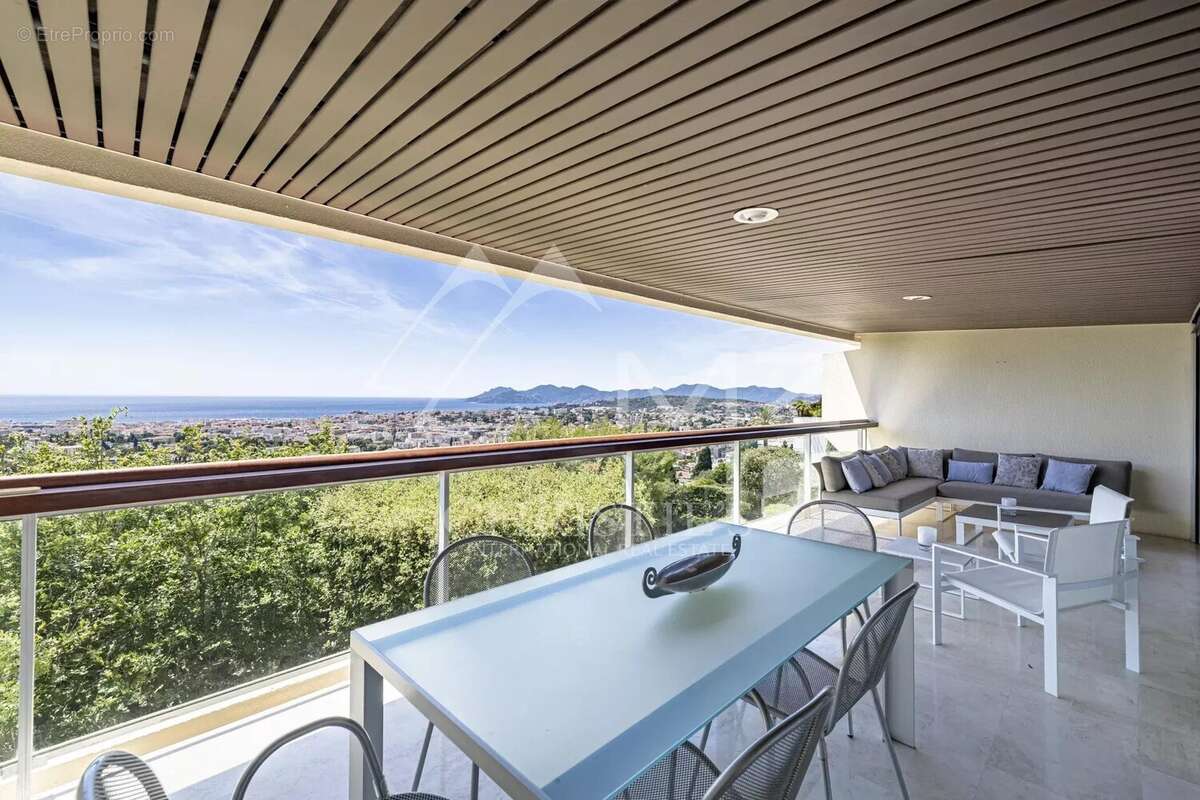 Appartement à LE CANNET