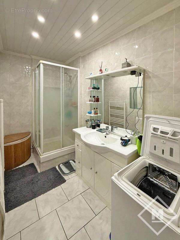 Appartement à MARSEILLE-4E
