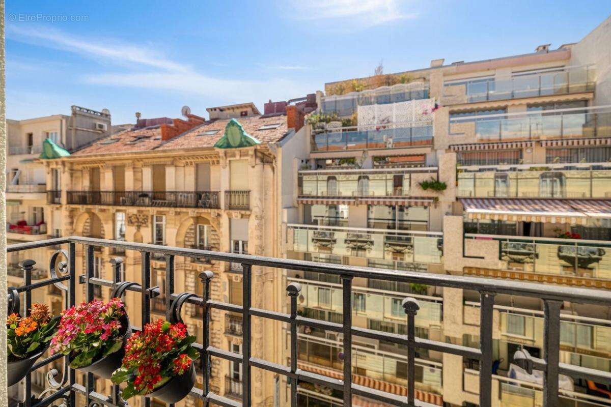 NICE Carré d'Or 3P avant dernier balcon cave - photo 4