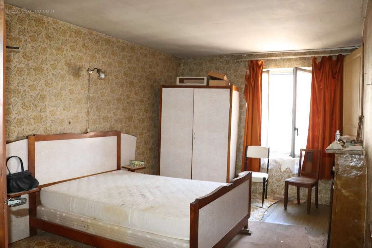 Commerce à MONTMIRAIL