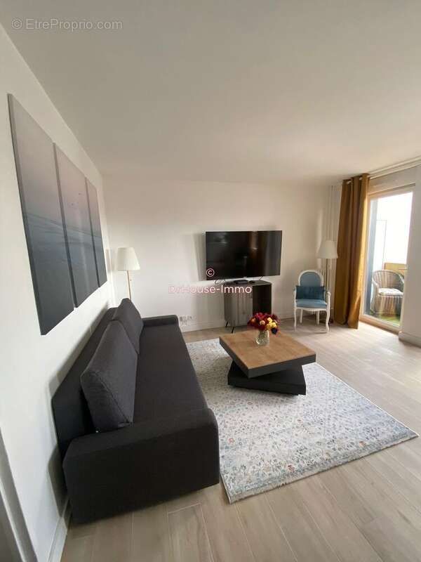 Appartement à COURBEVOIE