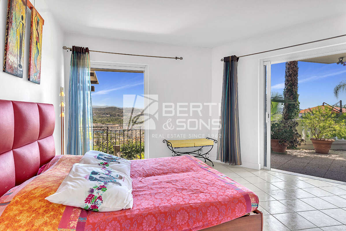 Villa de standing - vue mer et collines - photo 16