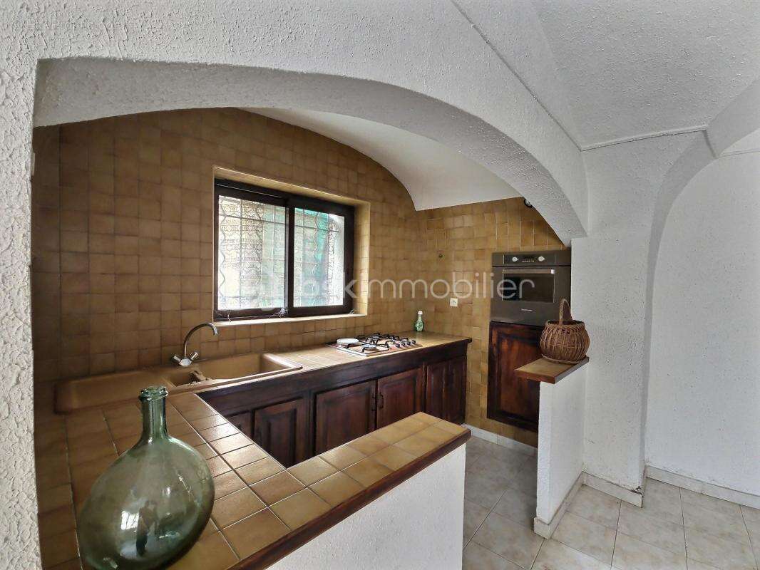 MILHAUD – Maison de village avec travaux et très fort potentiel - photo 9