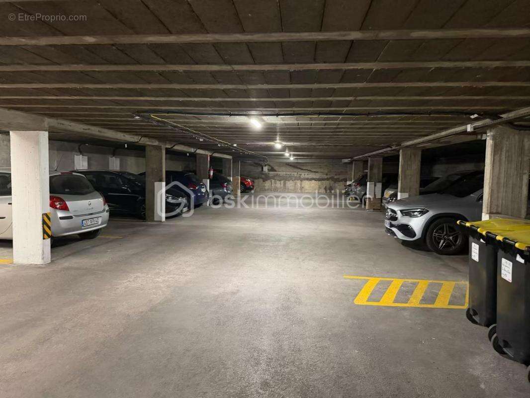 Roanne hyper centre Bel appartement de 80 m2 avec vue imprenable, grands balcons, parkings privé et cave - photo 7