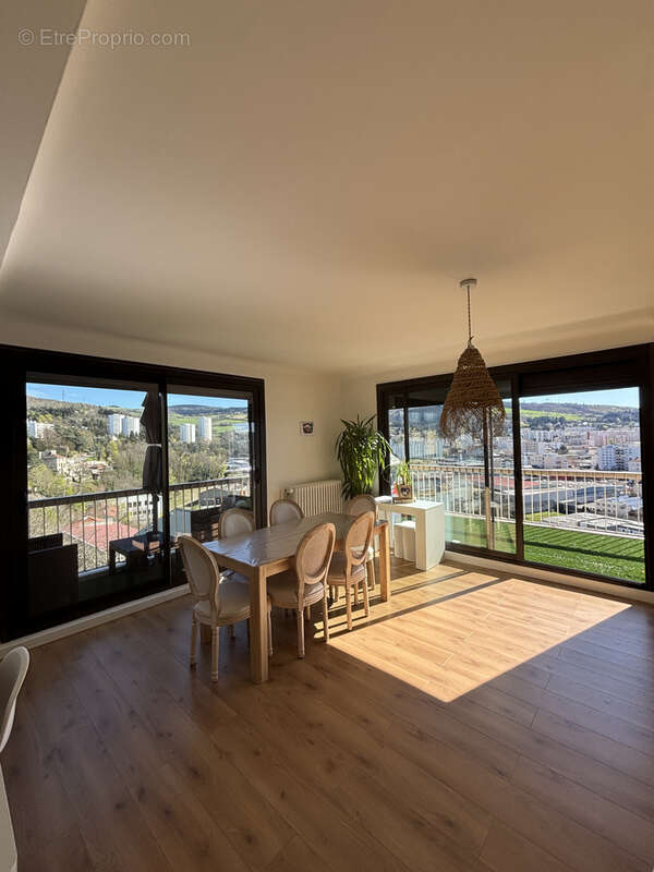 Appartement à SAINT-ETIENNE