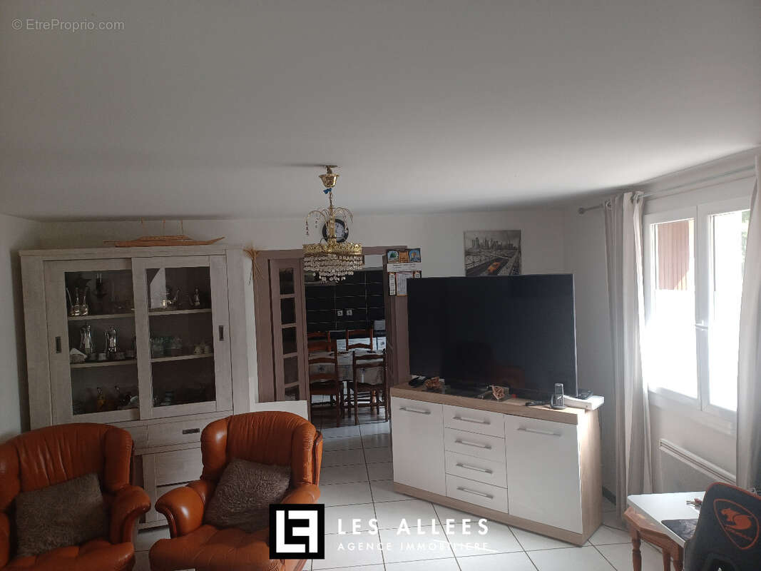 Maison 136 m² à Valreas  - photo 3