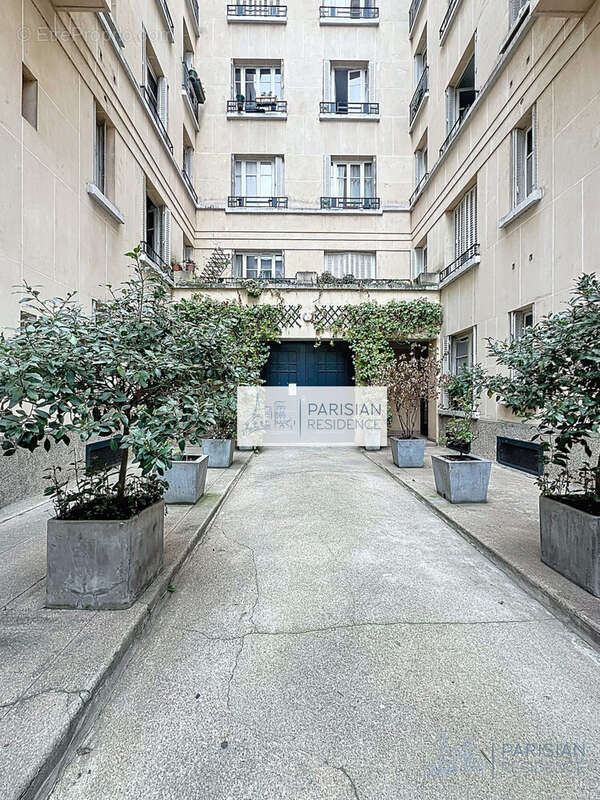 Appartement à PARIS-7E