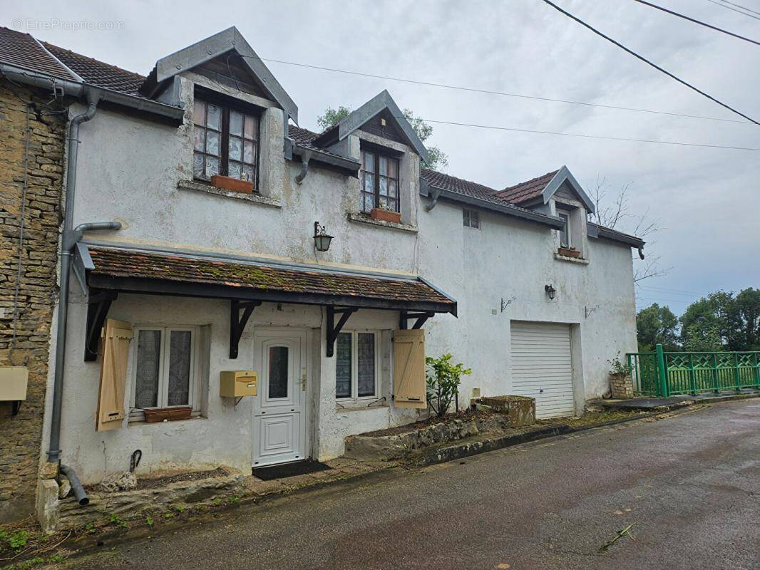 Maison à DAMPIERRE-ET-FLEE