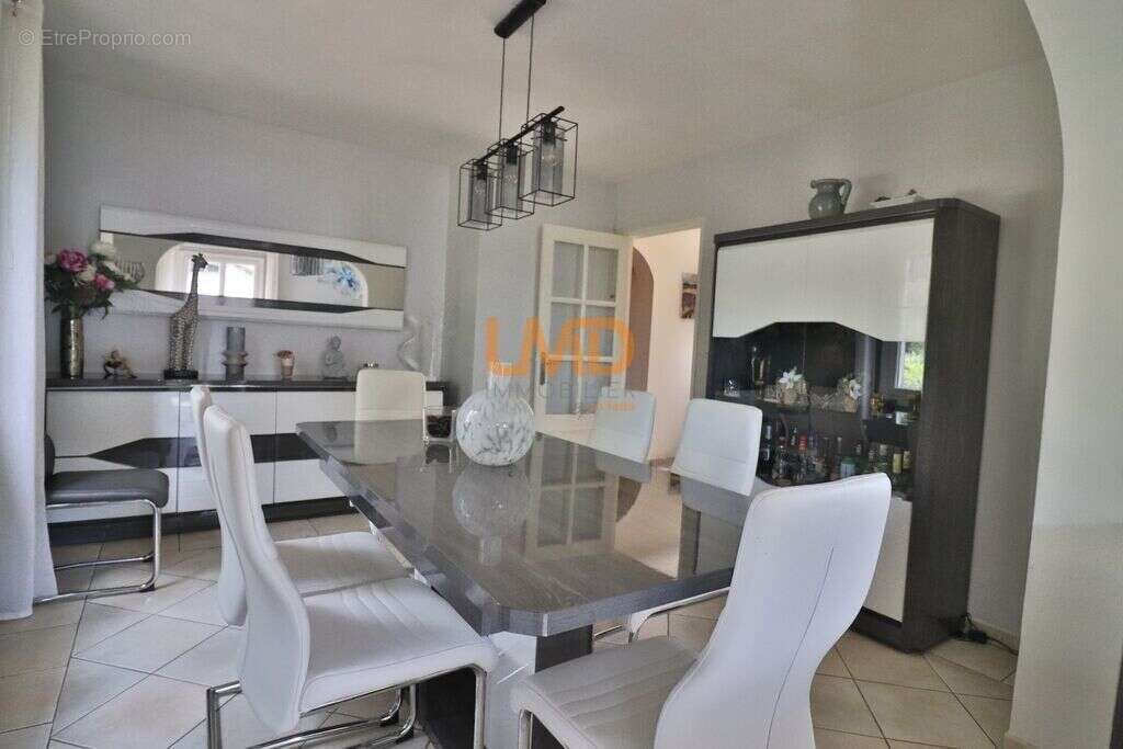 Maison à SAINT-MAXIMIN-LA-SAINTE-BAUME