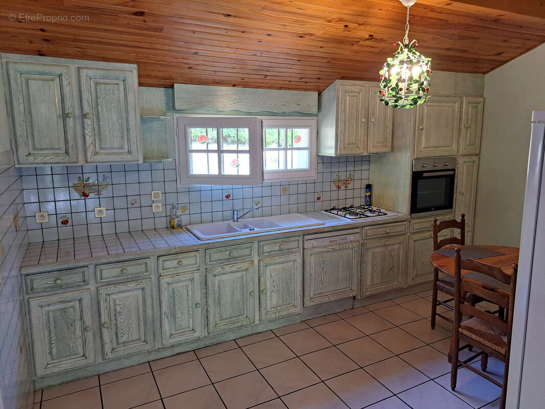 Grande maison familiale avec gîte indépendant, terrasses et jardin à Sainte-Colombe-sur-Guette - photo 22