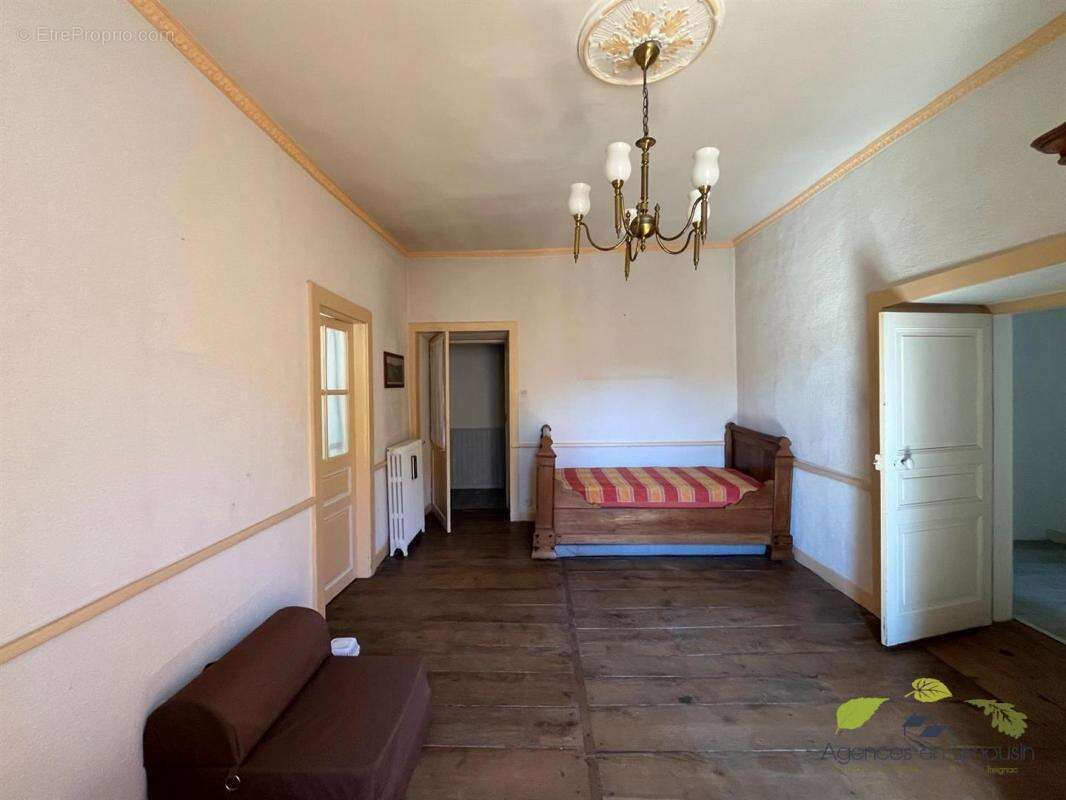 Maison à SAINT-LEONARD-DE-NOBLAT