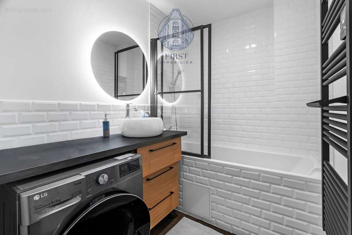 Appartement à PARIS-16E