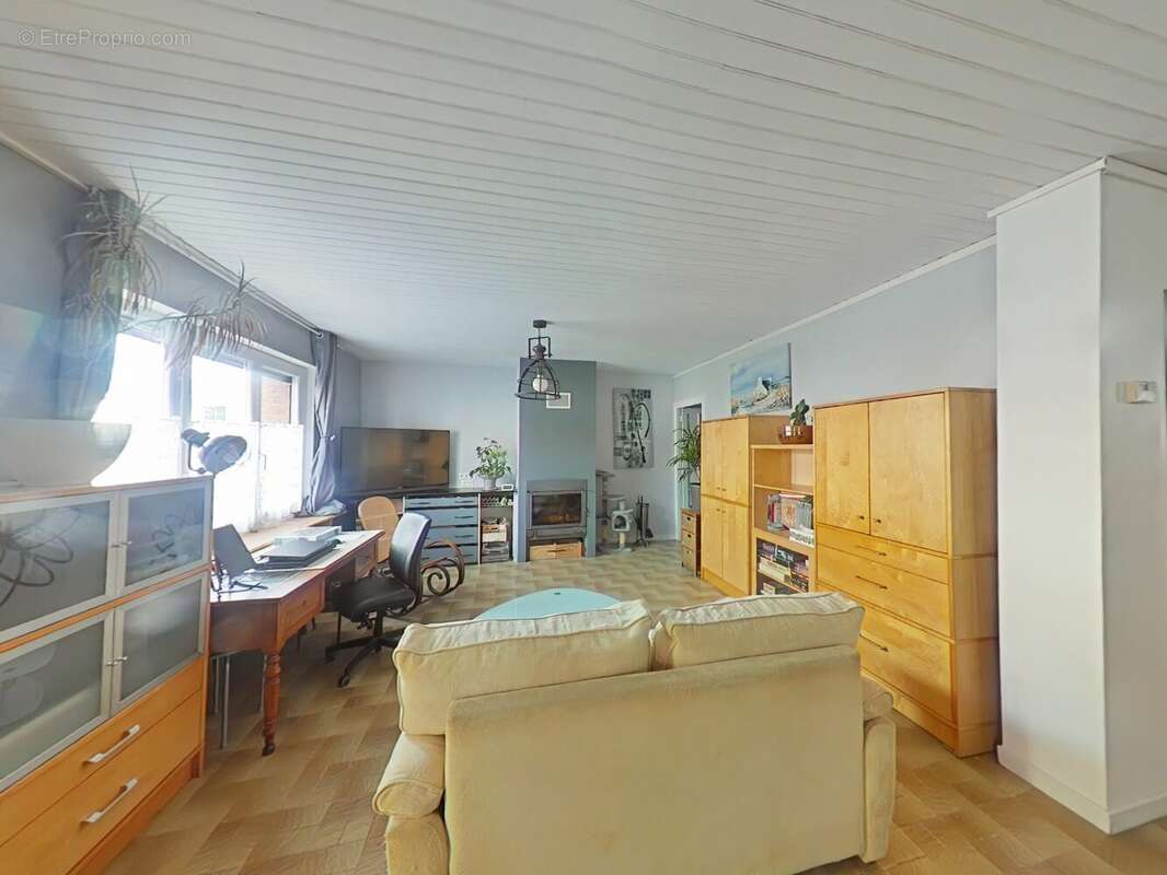 Maison à OSTRICOURT