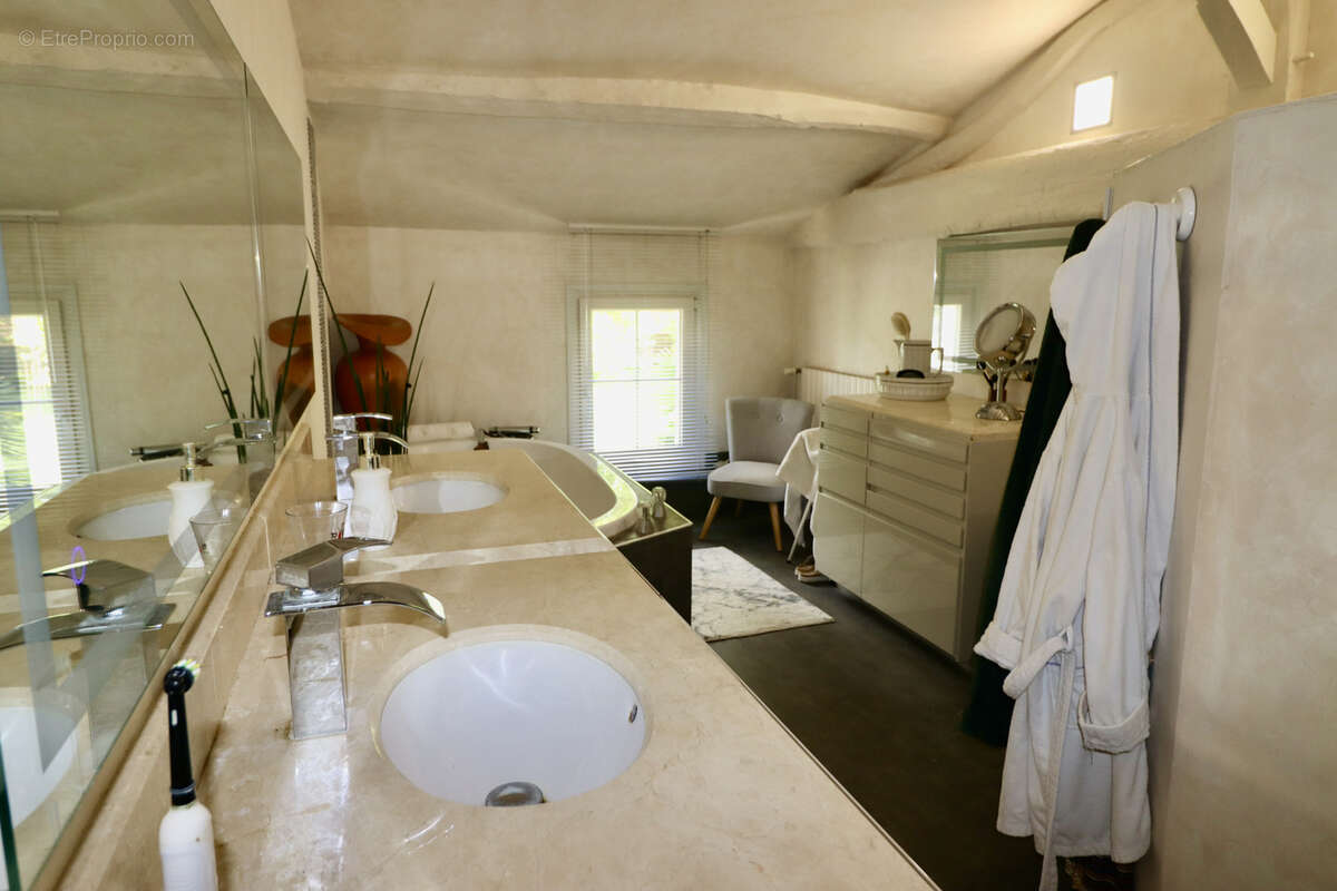 Maison à SAINTES