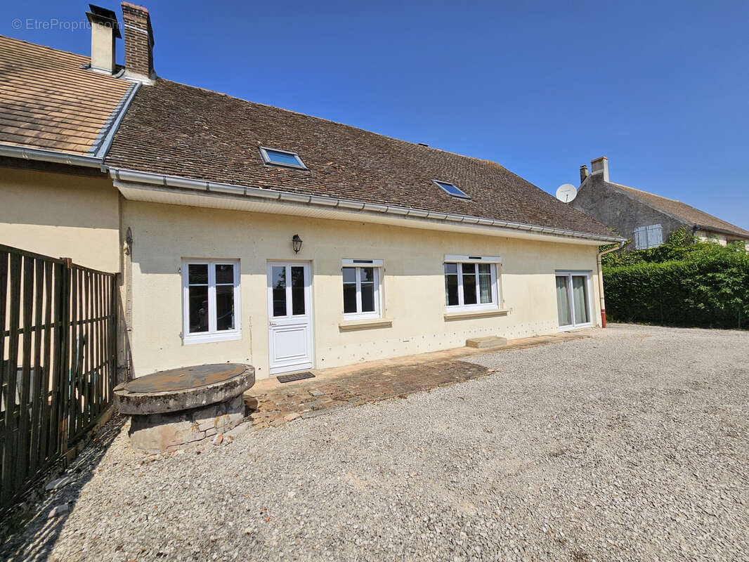 Maison à PONTOUX