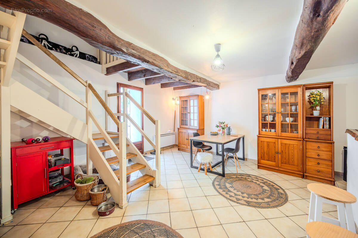 Maison à MEOUNES-LES-MONTRIEUX