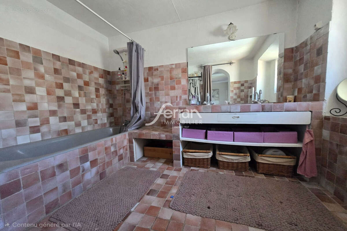 Appartement à SALERNES