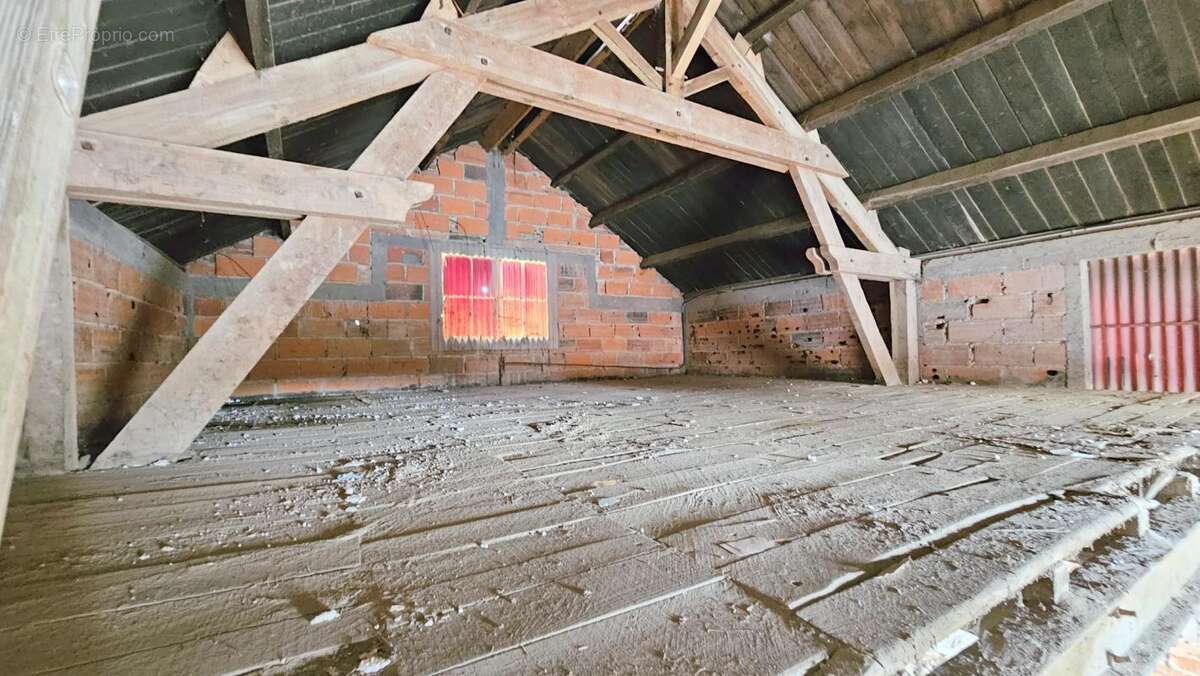 Parking à MAULEVRIER