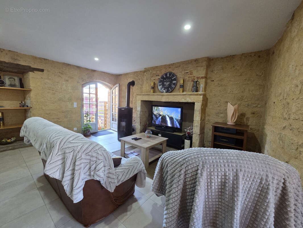 Ensemble immobilier dans le bourg du village - photo 31
