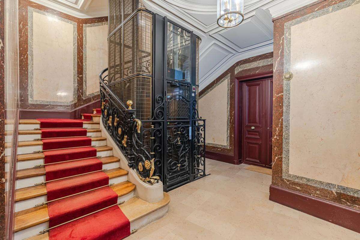 Appartement à PARIS-16E