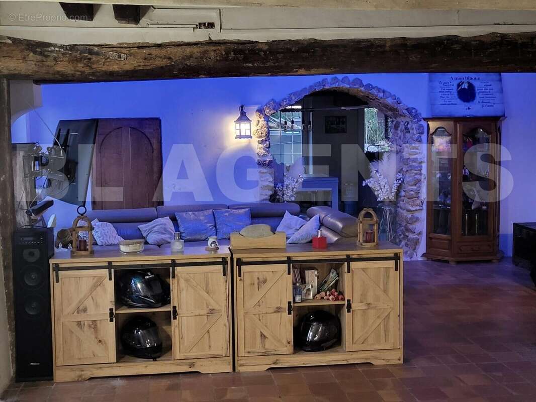 4 - Maison à SAINT-DENIS-LES-REBAIS